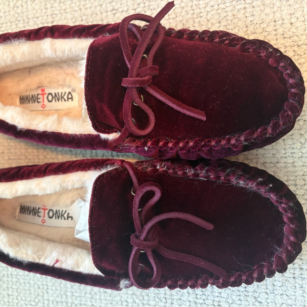 Minnetonka Women's Velvet Maroon Moccasins